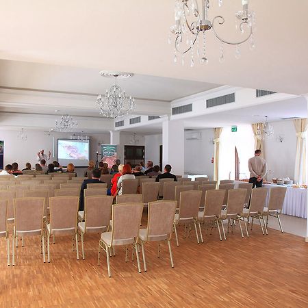 Hotel Camelot Щавно-Здруй Екстериор снимка