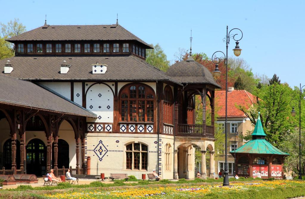 Hotel Camelot Щавно-Здруй Екстериор снимка