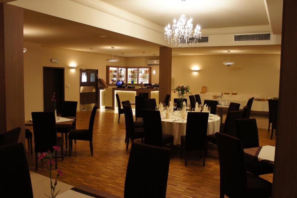 Hotel Camelot Щавно-Здруй Екстериор снимка