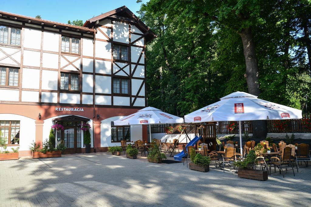 Hotel Camelot Щавно-Здруй Екстериор снимка