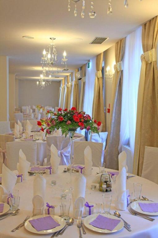 Hotel Camelot Щавно-Здруй Екстериор снимка