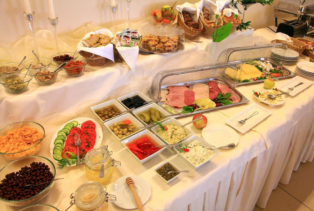 Hotel Camelot Щавно-Здруй Екстериор снимка