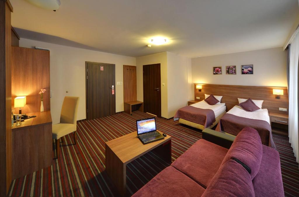 Hotel Camelot Щавно-Здруй Екстериор снимка