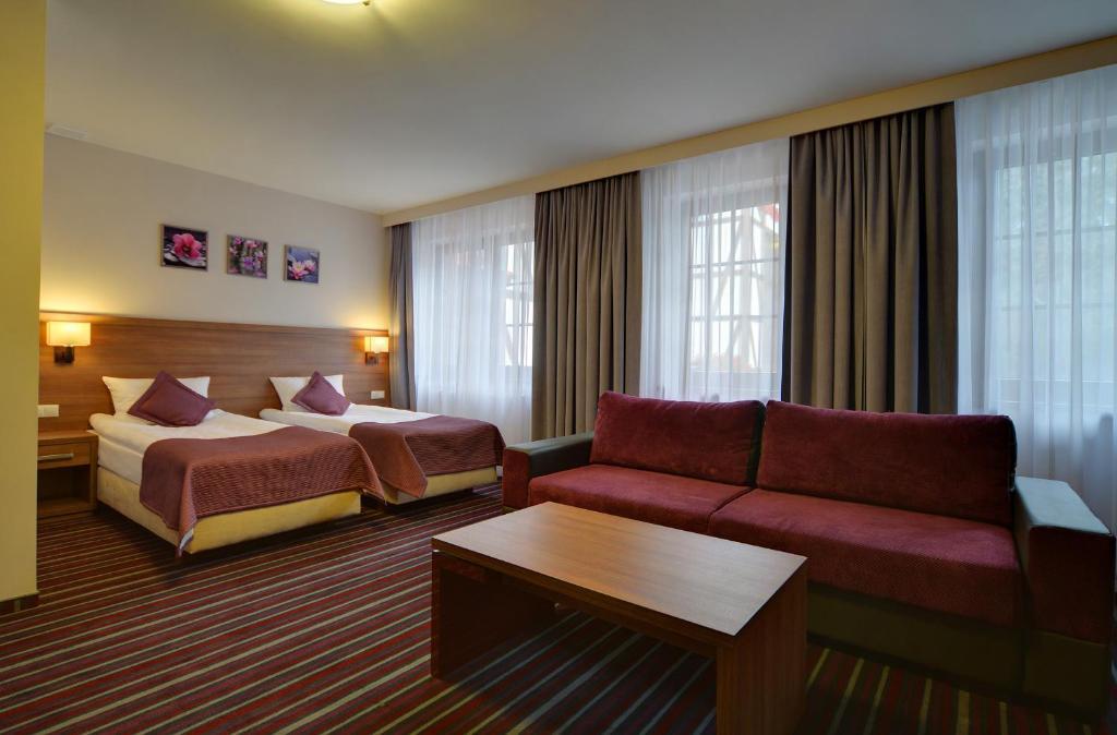 Hotel Camelot Щавно-Здруй Екстериор снимка