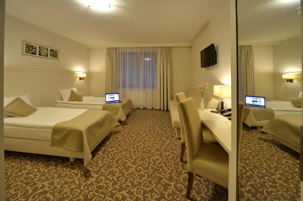 Hotel Camelot Щавно-Здруй Екстериор снимка
