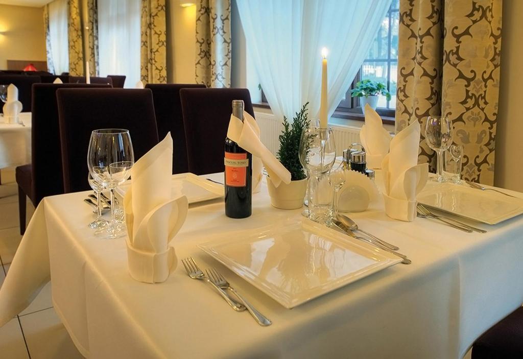 Hotel Camelot Щавно-Здруй Екстериор снимка