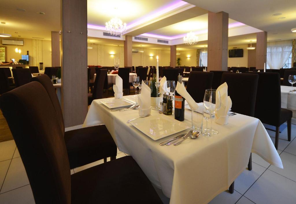 Hotel Camelot Щавно-Здруй Екстериор снимка